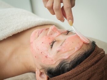 アメリラボ(Ameli Lab)の写真/ダウンタイムゼロの“育てるピーリング”で、毎日のスキンケアに革新を。肌のくすみやシワを改善♪