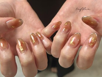 ネイルサロン ティフィン(tiffin)の写真/《オフ&ケア込》繊細な手描きArt、絶妙なストーン配置も自由自在♪シンプルで上品なより美しい指先へ*