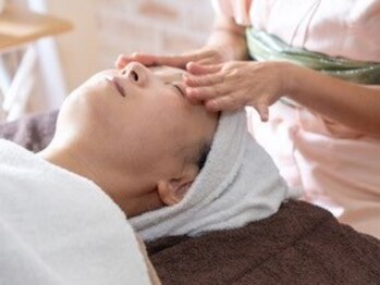 【揉まない整体】頭蓋仙骨療法 小顔矯正 bi-cho-骨/施術イメージ