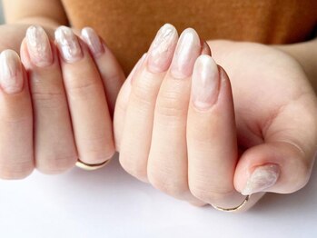 ホワイトニュアンスネイル