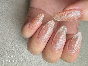 ネイルアンドアイラッシュ ルクソー ホテル日航福岡店(Nail&Eyelash LUXUEUX.)の写真/提案力抜群のネイリスト在籍で初めての方にもおすすめ◎丁寧なカウンセリングであなた好みのネイルに☆