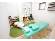 メディカル整体院 しろくま堂の雰囲気（大好評！お子様とご一緒に骨盤矯正！キッズスペース付き施術室◎）