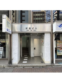 ドクターヘッド 四谷店(Dr.HEAD)/当ビル正面出入り口