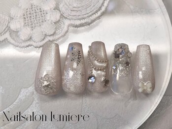 リュミエール(Lumiere)/キラキラ雪の結晶ネイル