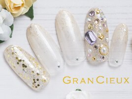 ビジュー盛りネイル／7500円