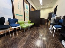 げんき堂整体院 ララガーデン長町店の雰囲気（待合室は7席あるので、ゆったりくつろげます。）