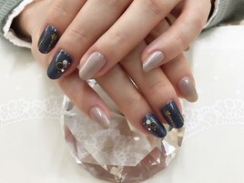 ベージュ×ネイビー