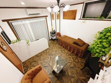 トップワンビューティー 金沢八景(TOP ONE BEAUTY)の雰囲気（店内はDIYしました！アンティーク調な雰囲気でお寛ぎください♪）