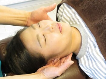 サクラ カイロプラクティック アンド もみほぐし(SAKURA)/首コリのほぐし