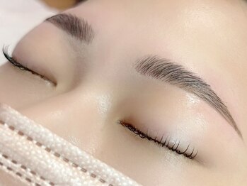 アール(R)の写真/1席の完全プライベートなこじんまりとした癒し空間で、目元美人をコスパ/タイパ良く叶えませんか？