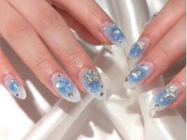 ブルーキラキラチークネイル