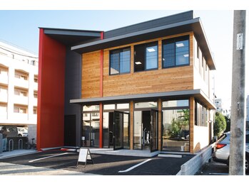 コネクトミヤザキ(CONNECT MIYAZAKI)/外観(赤いラインが目印)