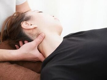 くるみ整骨院鍼灸院の写真/首・肩のつらさを改善!歴38年のベテランスタッフが、一人一人の不調に合わせて徹底的にサポートします◎