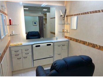 ビューステージ アイブロウサロン 柏の写真/【リクライニングチェア】お客様のなりたい眉へプロが導きます。ご褒美タイムはゆったり落ち着いた空間で♪