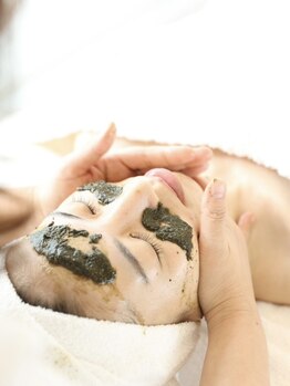 【ハーブピーリング専門店・毛穴・ニキビケア】Herbal Salon BLANC名古屋高岳の写真/忙しい日々にご褒美を。効果重視の1day艶肌リセットで、くすみ・毛穴レスな発光美肌を手に入れる