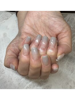 上品グレーの透けグラデ