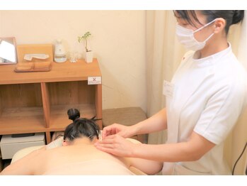 ホスピスト 本郷三丁目本院の写真/《根本にはたらきかける鍼灸》首肩こり/腰痛/頭痛/膝の痛み等、深部に届く鍼灸で“戻りにくい身体”へ。