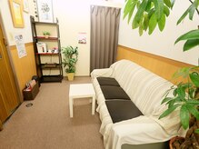 エスケージー壮健堂グループ 壮健堂治療室 鶴間店(SKG)/【ゆったり待合スペース】