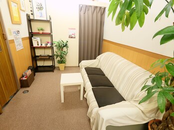 エスケージー壮健堂グループ 壮健堂治療室 鶴間店(SKG)/【ゆったり待合スペース】