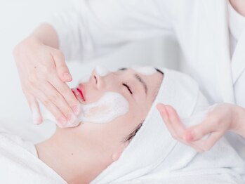 ポアレ 大宮店(POALE)の写真/お肌悩みを改善したい方に◎美白&保湿コースが人気♪肌状態を見極め一人一人に合わせた施術を提案します！
