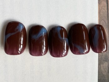 差し色にくすみブルー