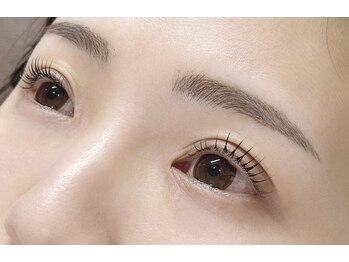 マジーク(magique)の写真/エクステ・パーマキープ力◎!朝の時短に繋がる長持ち施術で、理想の目元をサポート♪