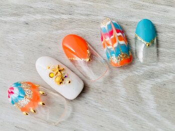 アミネイルズ(AmiNails)/ピーコックネイル♪