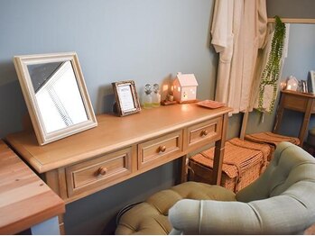 小さなおうちサロン こぐまの寝床/メイクはこちらでどうぞ