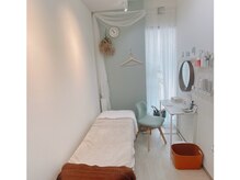 アプリ(APRI)の雰囲気（メイク用品、ドライヤー完備。施術後はお好きなドリンクを♪）