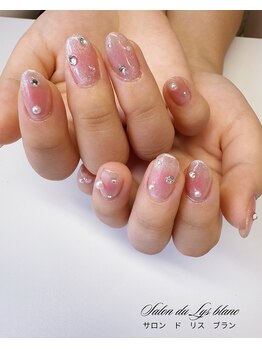 サロンドリスブラン(Salon du lys blanc)/チークネイル