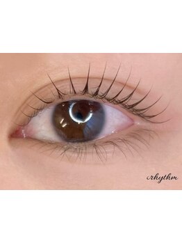 ナチュラル上品な目元にしたい