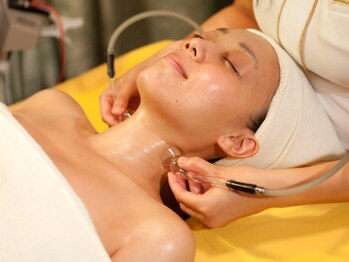 高興リラックス空間 新宿東口店/パダ