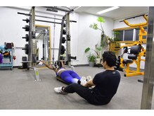 ジョニースタイル(PERSONAL TRAINING GYM JOHNNYSTYLE)の雰囲気（alaia fit 背中のトレーニング　背中のはみ肉撃退！）