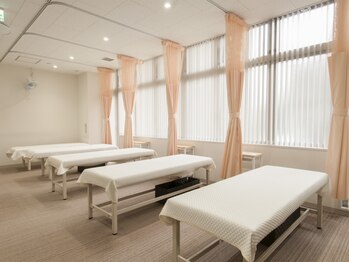 ふくなが接骨院/広々ゆったりとした院内
