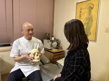 安達カイロプラクティックオフィス/☆頭の骨の模型で説明します☆