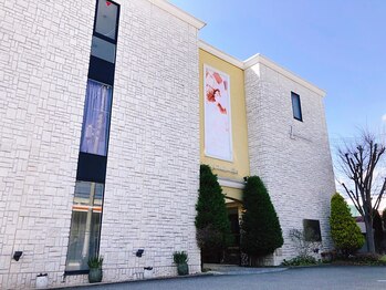 エステティックサロン フィール feel 岡場店/キレイなレンガ調の建物が目印