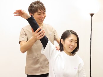 整骨院クア(整骨院KUR)/肩甲骨の動きをチェック