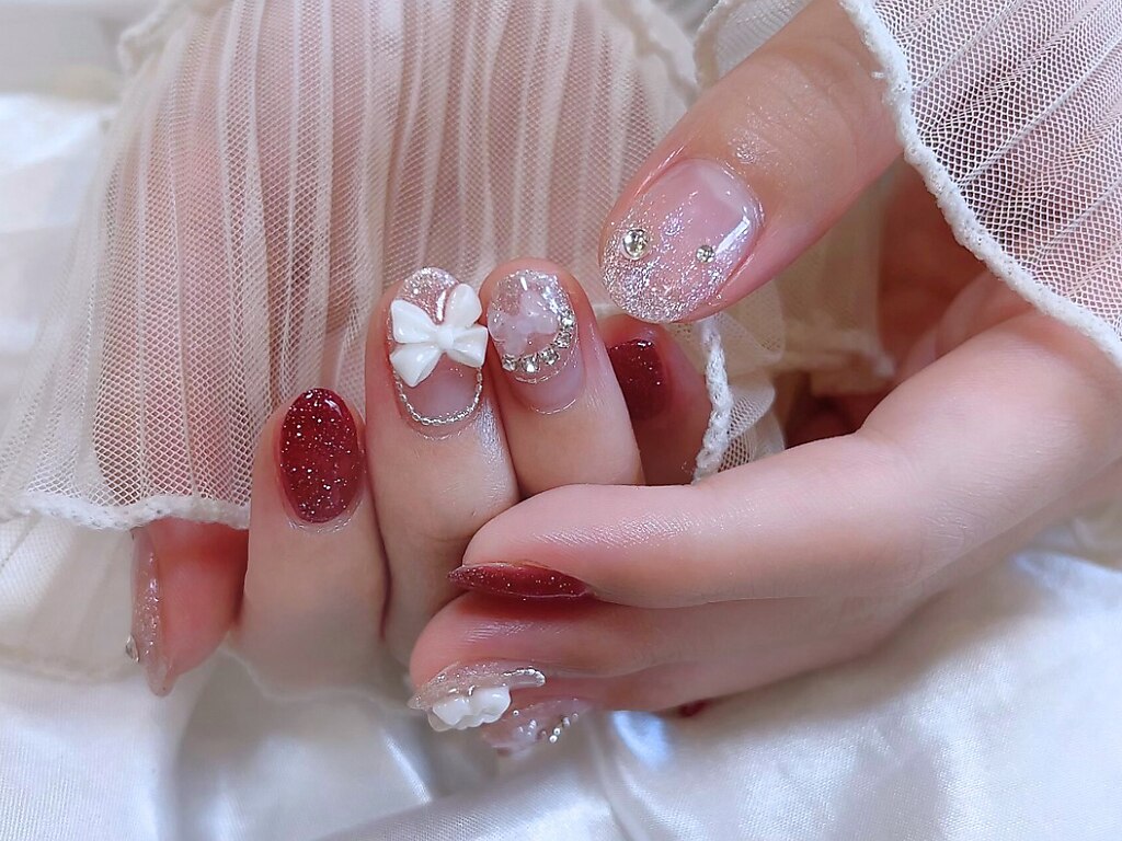 2026年冬トレンド】ガーリー リボンのネイルデザイン集｜人気順｜5ページ