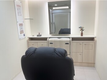 ビューステージ アイブロウサロン 金山の写真/【リクライニングチェア】お客様のなりたい眉へプロが導きます。ご褒美タイムはゆったり落ち着いた空間で♪