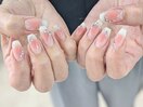 チークネイルにキラキラストーン