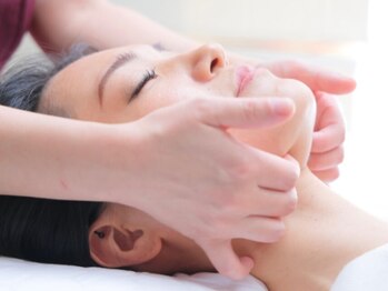 カナサ美容整体院(Kanasa美容整体院)の写真/美肌も小顔も同時に！小顔矯正×肌質改善ピーリングで印象チェンジ♪シミ/シワ/毛穴/二キビケアにも効果的