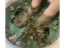 麗の雰囲気（夏季限定ハーブ足湯♪）