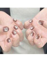 タイニーネイル(tiny nail)/ブラウンマグネットネイル