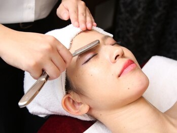 バルビエ グラン ギンザ(barbier GRAND GINZA)の写真/【極上うるもち肌に☆炭酸パック&炭酸化粧水使用シェービング￥9350】シェービングでしか出せない艶肌へ♪