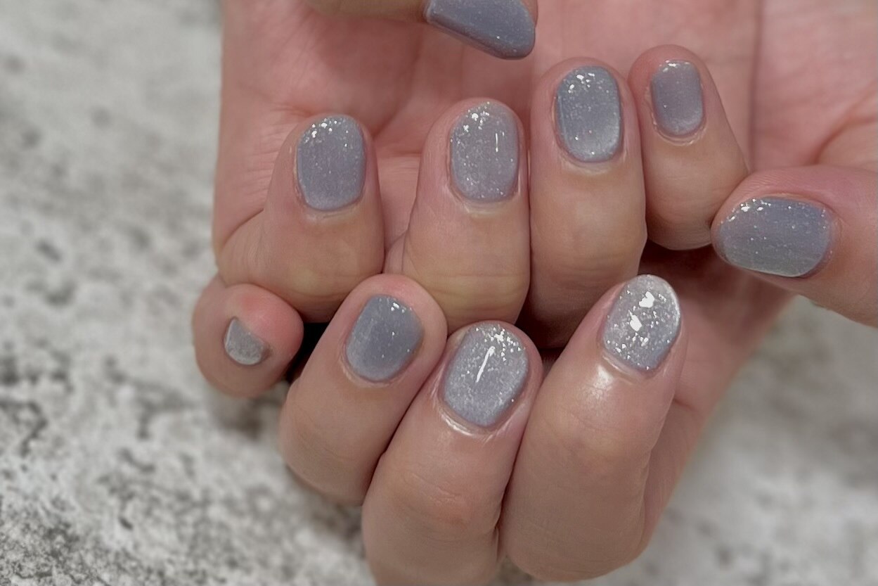 2026年冬トレンド】グレー オフィスのネイルデザイン集｜人気順｜5