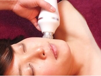 カルム(Calme)/お顔までキャビリポＤＥＸで施術