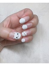ミリ(Mili)/白猫ネイル