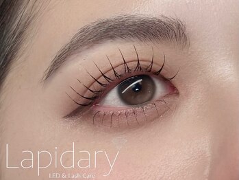 ラピダリー(Lapidary)の写真/【ナチュラル上品】ダメージレスまつげパーマで根元から立ち上げ！ケラチントリートメントでケアも充実◎