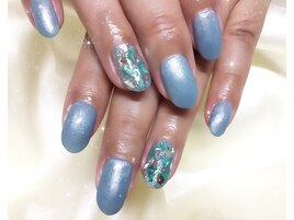 キラキラ輝くネイル