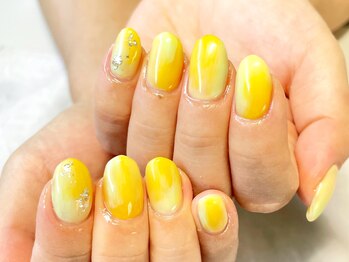 ネイルサロン イントゥ(into_)/ニュアンス　イエロー　シンプル
